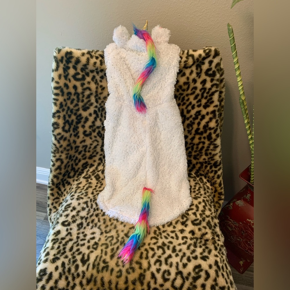 🦄 Fluffy unicorn pet Costume NWT 🦄